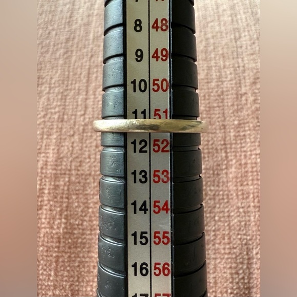 Elegant Gold Ring with Pink Gemstone - Picture 5 of 7